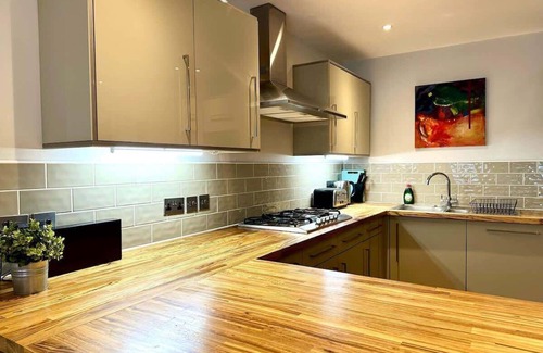 Begbroke Apartment | Stylish 2 Bed Garden Apartment, sleeps 4