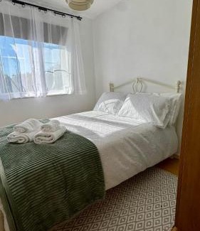 Walthamstow Apartment | Stylish 2 Bed Home with parking