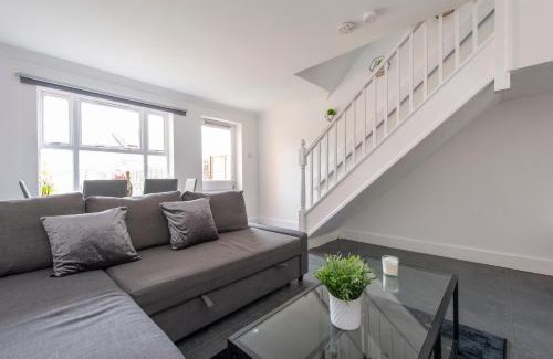 Canning Town North House | Stylish 2 Bed House near O2 Arena, Excel & City Airport