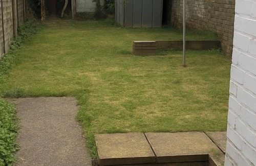 Gillingham House | Stylish 2 Bed House - Sleeps 6, Pool Table, Near Station, Contractor Friendly