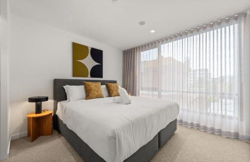 Braddon Apartment | Stylish 2-Bed in Braddon with Alfresco Dining