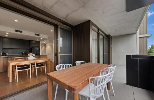 Braddon Apartment | Stylish 2-Bed in Braddon with Alfresco Dining