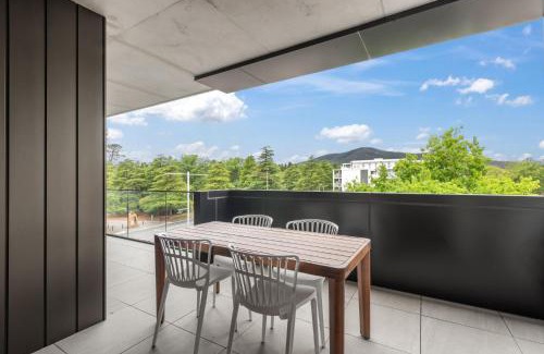 Braddon Apartment | Stylish 2-Bed in Braddon with Alfresco Dining