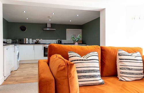 Harrogate Apartment | Stylish 2 bed town centre apartment with private parking