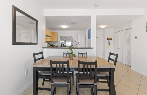 Coral Way Condo | Stylish 2-Bedroom Apt, Free Parking, Walkable