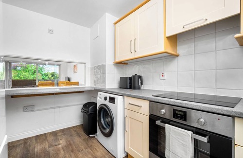 Edgbaston Apartment | Stylish 2 Bedroom Flat in Hagley Rd by Novo Stays