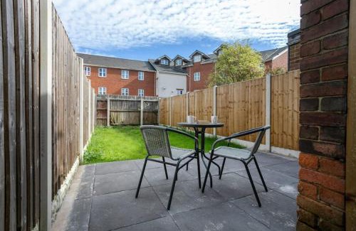 Derby Apartment | Stylish 2 Bedroom Home with Free on Street Parking