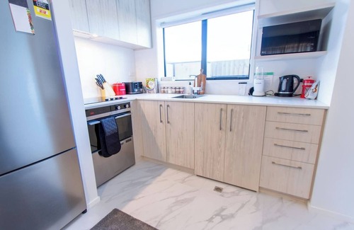 Christchurch City Centre House | Stylish 2-Bedroom Haven Next to Hagley Park