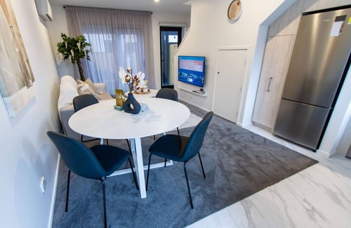 Christchurch City Centre House | Stylish 2-Bedroom Haven Next to Hagley Park