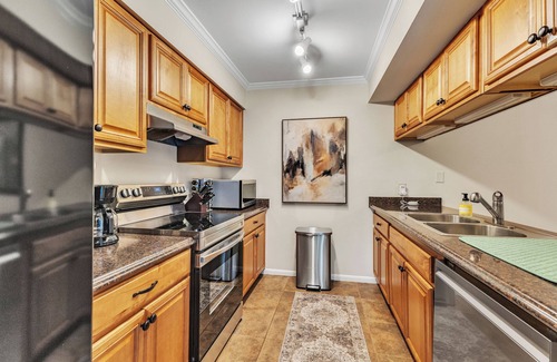 Chapel Hill House | Stylish 2-bedroom townhome with large deck, and pool in fabulous Chapel Hill