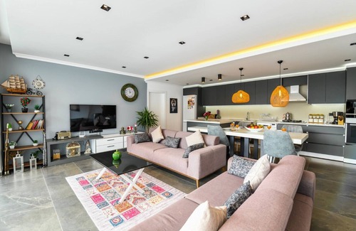 Islamlar Villa | Stylish 2 Bedroom Villa, Secluded Pool and Garden
