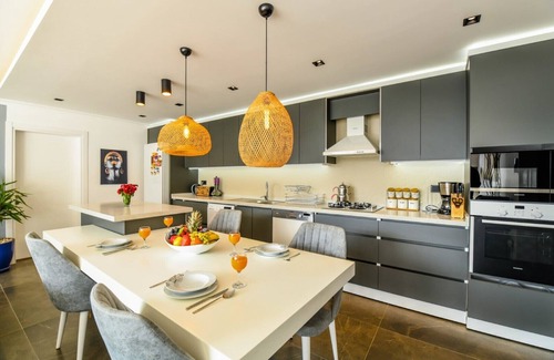 Islamlar Villa | Stylish 2 Bedroom Villa, Secluded Pool and Garden