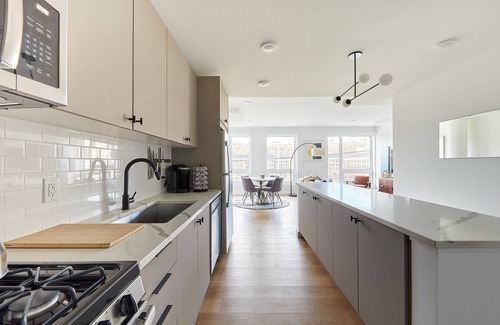 Hoboken Apartment | Stylish 2 BR w/roof deck access - mins to NYC