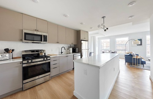 Hoboken Apartment | Stylish 2 BR w/roof deck access - mins to NYC