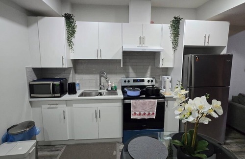 West Edmonton House | Stylish 2BD Basement Suite Close to WEM
