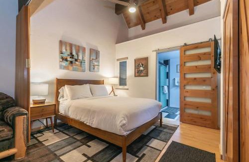 Carnelian Woods House | Stylish 2BD in Carnelian Bay