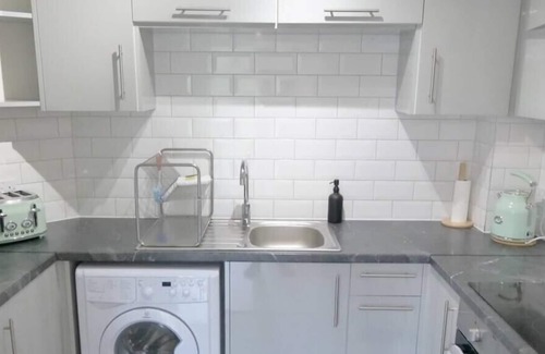 Eastleigh Apartment | Stylish 2BD Perfect for Couples Eastleigh