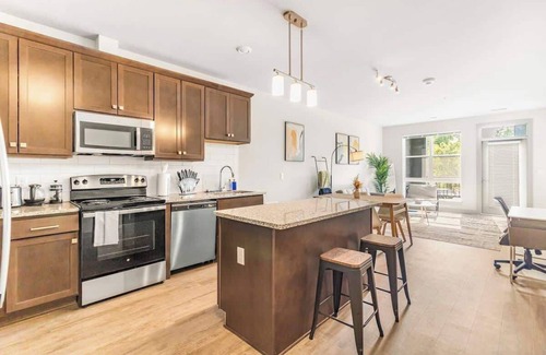 Auburn Hills Apartment | Stylish 2BR/2BA | Gym & Pool