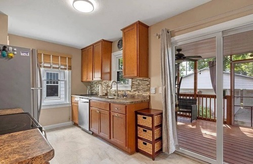 Springfield House | Stylish 2BR/2BA Retreat - Comfort & Convenience in Springfield