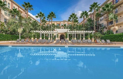 Downtown Los Angeles Apartment | Stylish 2BR/2BA Urban Getaway