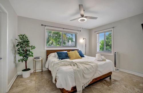 Lauderdale-by-the-Sea House | Stylish 2br 3ba with Heated Pool plus Beach Walkable