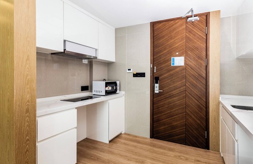 Ban Saiyuan Apartment | Stylish 2BR Beach Condo Pools & Gym S5503