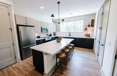 Athens Apartment | Stylish 2BR Getaway by MHM Luxury Properties