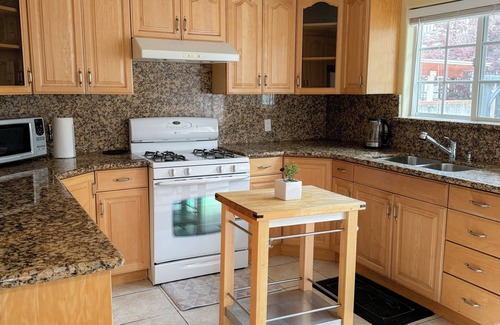 Verdugo Viejo House | Stylish 2BR Home in LA close to, Universal Studios, Dodgers; AND Private Parking