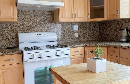 Verdugo Viejo House | Stylish 2BR Home in LA close to, Universal Studios, Dodgers; AND Private Parking