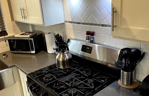 Downtown Apartment | Stylish 2BR in Downtown Durham – Walk to Dining, DPAC & Nightlife!