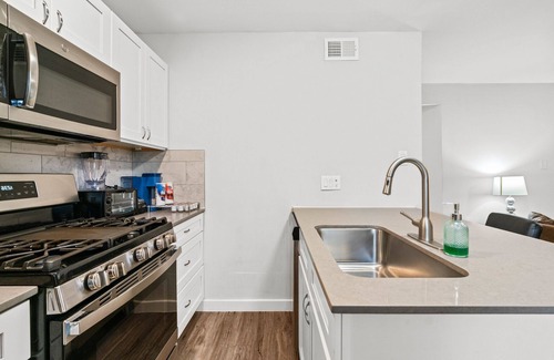 Highland Apartment | Stylish 2BR in Highland Austin TX 5939
