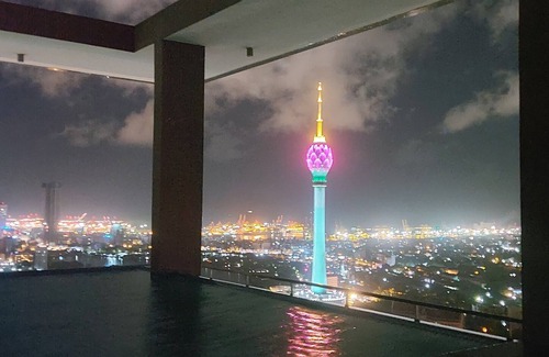 Colombo 02 Apartment | Stylish 2Br oasis: lake, lotus tower and skyline views