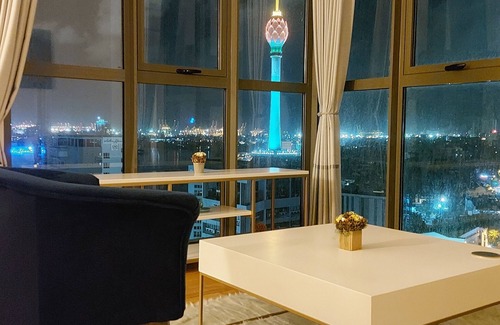 Colombo 02 Apartment | Stylish 2Br oasis: lake, lotus tower and skyline views