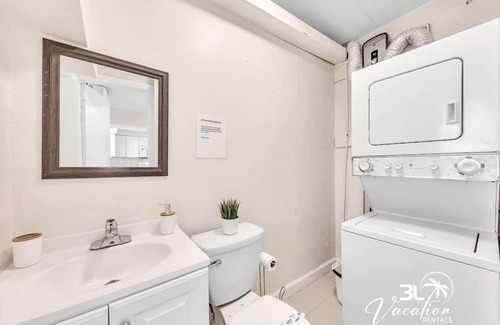 Coral Ridge Isles Apartment | Stylish 2BR unit Ft Lauderdale Pool close to Beach