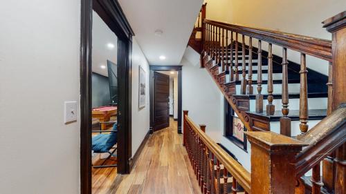 Old Louisville Apartment | Stylish 2nd Floor Apartment with Pool Table Office Space near Churchill Downs
