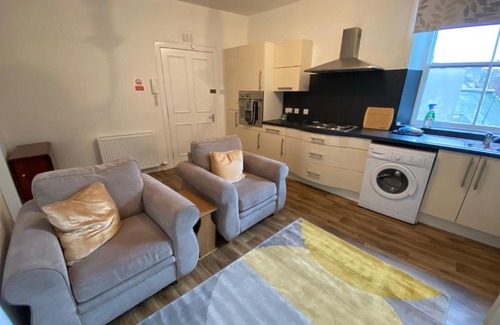 Dumfries Apartment | Stylish 2nd Floor Georgian 1 Bedroom Apartment