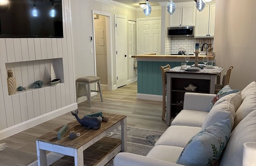 Brewster Apartment | Stylish 2nd floor Ocean Edge condo