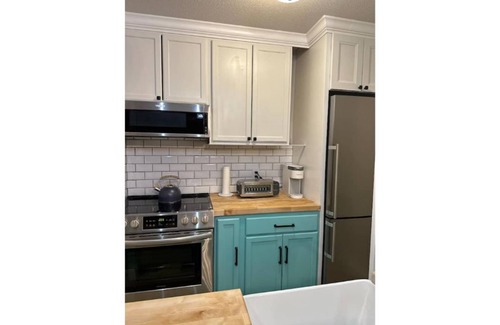 Brewster Apartment | Stylish 2nd floor Ocean Edge condo