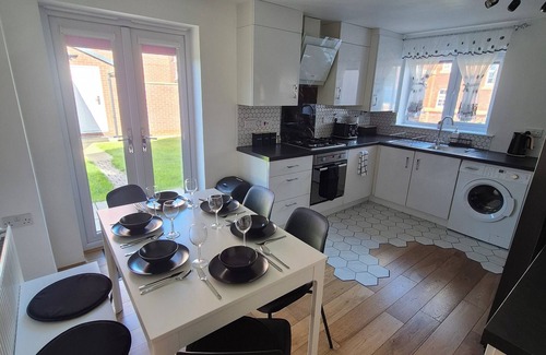 Hull House | Stylish 3-Bedroom House in Kingston Upon Hull – Perfect for Families & Groups