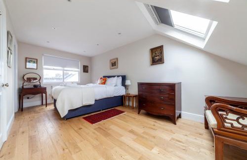 Norbiton Apartment | Stylish 3 BDR apartment wfree parking and garden