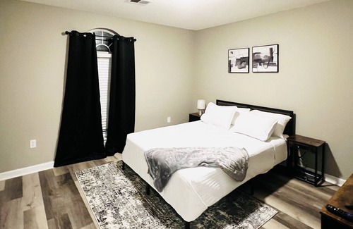 Southaven House | Stylish 3 Bed 2 Bath Home close to parks and shops!