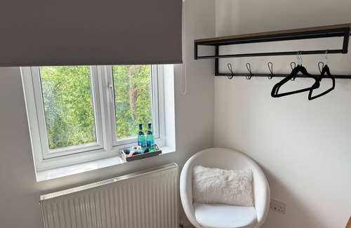 London Borough of Bromley Apartment | Stylish 3-Bed Executive Home Chislehurst, BR7