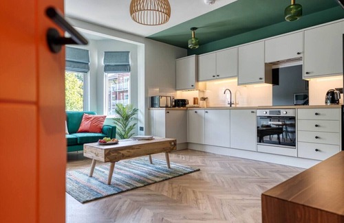 Southampton City Centre Condo | Stylish ~ 3 Bed Flat ~ Gr Floor