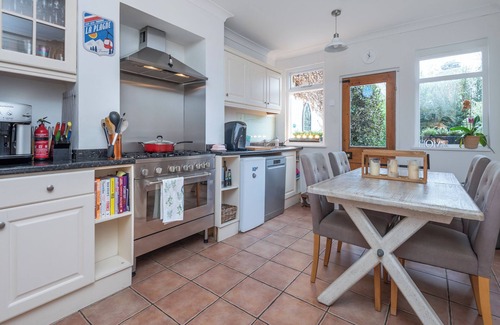 London Borough of Hounslow House | Stylish 3-Bed House in Brentford, near Richmond