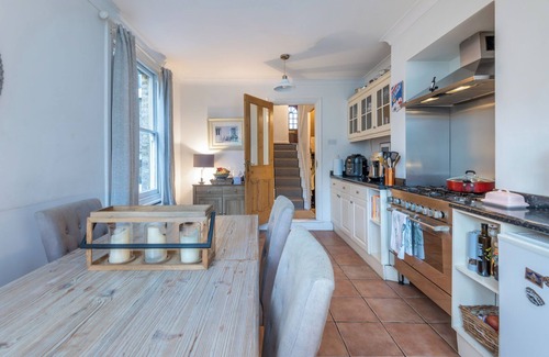 London Borough of Hounslow House | Stylish 3-Bed House in Brentford, near Richmond