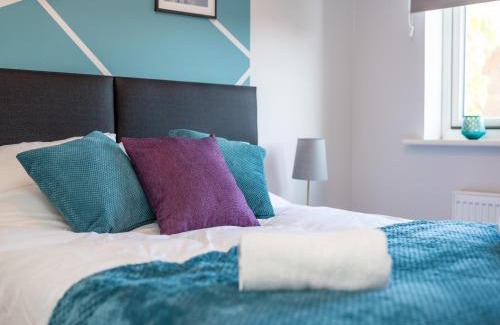 Ashford House | Stylish 3 Bed House For 5- City Central - Free Parking