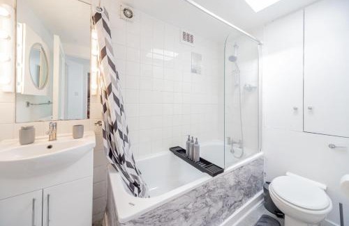 Kensal Green Apartment | Stylish 3 Bed Near Notting Hill