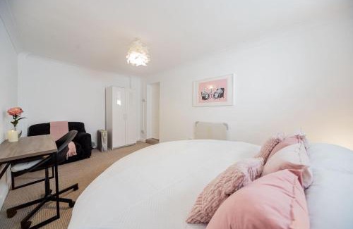 Kensal Green Apartment | Stylish 3 Bed Near Notting Hill