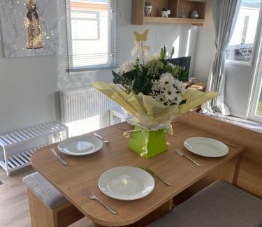 Walton on the Naze Other | Stylish 3 Bedroom caravan near the Beach