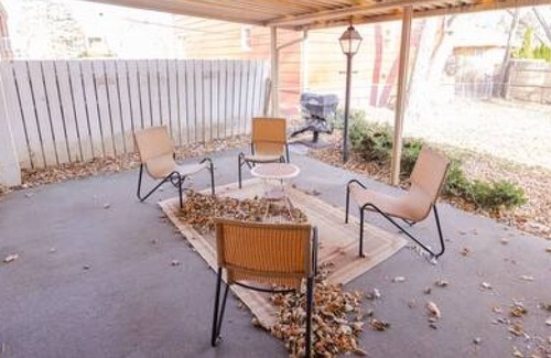 West Des Moines House | Stylish 3 Bedroom Home in West Des Moines